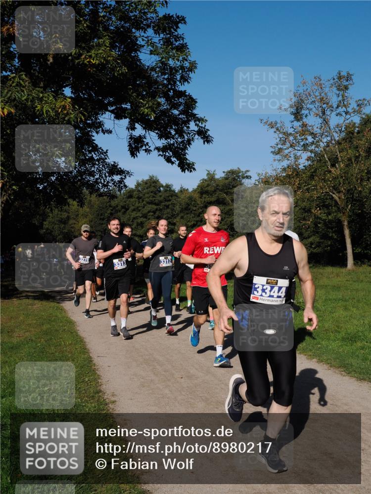 28.09.2025 - 33. Volkslauf durch das schöne Alstertal Fabian Wolf http://msf.ph/oto/8980217 28.09.2025 10:35:28 Laufen 3278, 3313, 3312, 3344 meine-sportfotos.de