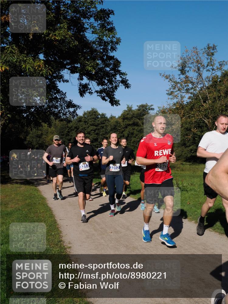 28.09.2025 - 33. Volkslauf durch das schöne Alstertal Fabian Wolf http://msf.ph/oto/8980221 28.09.2025 10:35:28 Laufen 3313, 3312, 3929 meine-sportfotos.de
