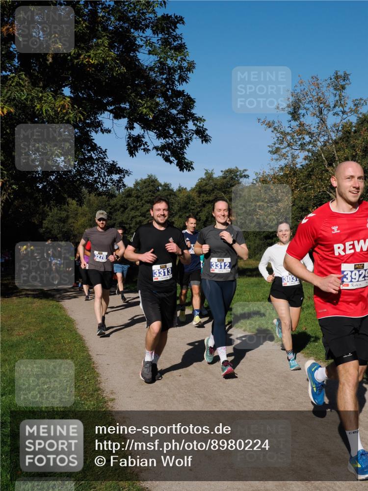 28.09.2025 - 33. Volkslauf durch das schöne Alstertal Fabian Wolf http://msf.ph/oto/8980224 28.09.2025 10:35:29 Laufen 3278, 3313, 3312, 303, 3929 meine-sportfotos.de
