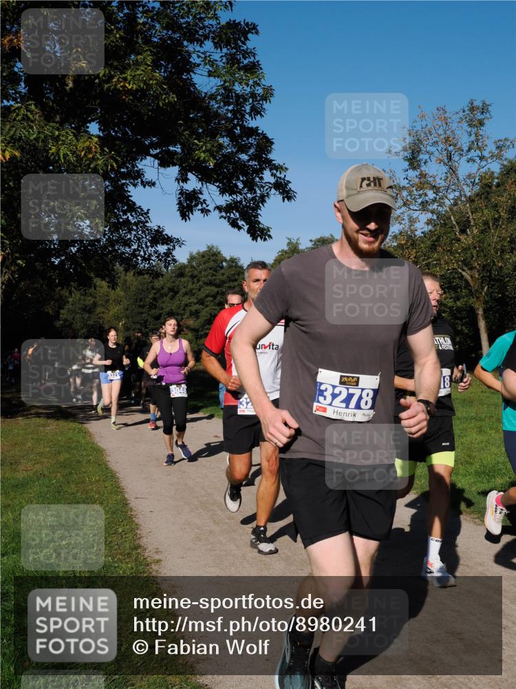 28.09.2025 - 33. Volkslauf durch das schöne Alstertal Fabian Wolf http://msf.ph/oto/8980241 28.09.2025 10:35:31 Laufen 3321, 3048, 3278, 18 meine-sportfotos.de