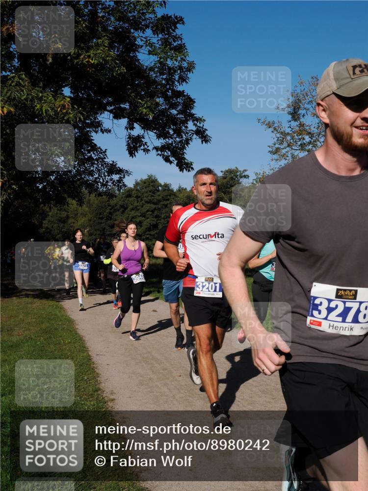 28.09.2025 - 33. Volkslauf durch das schöne Alstertal Fabian Wolf http://msf.ph/oto/8980242 28.09.2025 10:35:31 Laufen 3048, 3201, 3278 meine-sportfotos.de