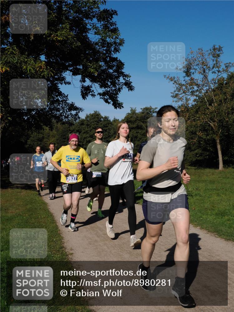 28.09.2025 - 33. Volkslauf durch das schöne Alstertal Fabian Wolf http://msf.ph/oto/8980281 28.09.2025 10:35:36 Laufen 3298, 3937, 3100 meine-sportfotos.de