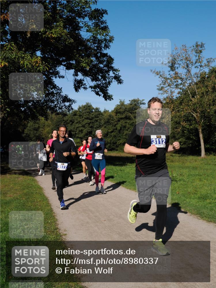 28.09.2025 - 33. Volkslauf durch das schöne Alstertal Fabian Wolf http://msf.ph/oto/8980337 28.09.2025 10:35:43 Laufen 3177, 3355, 3112 meine-sportfotos.de