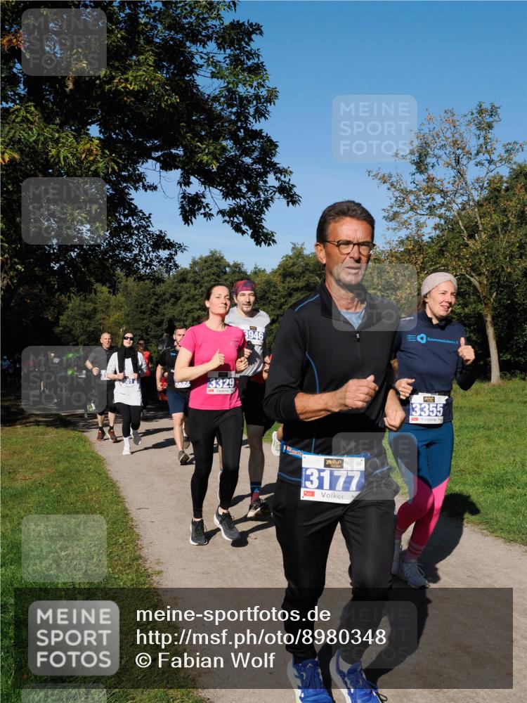 28.09.2025 - 33. Volkslauf durch das schöne Alstertal Fabian Wolf http://msf.ph/oto/8980348 28.09.2025 10:35:45 Laufen 3329, 3946, 3177, 3355 meine-sportfotos.de