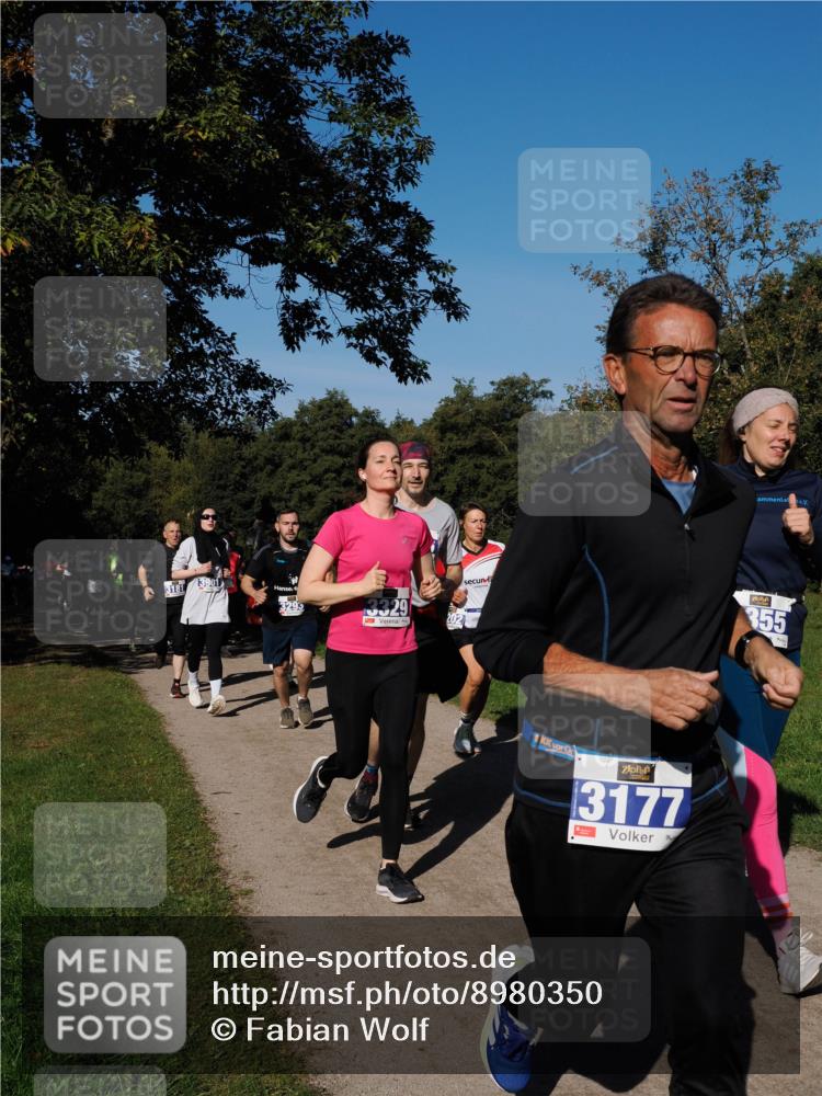 28.09.2025 - 33. Volkslauf durch das schöne Alstertal Fabian Wolf http://msf.ph/oto/8980350 28.09.2025 10:35:45 Laufen 3901, 3181, 4, 3295, 3329, 3177, 355 meine-sportfotos.de