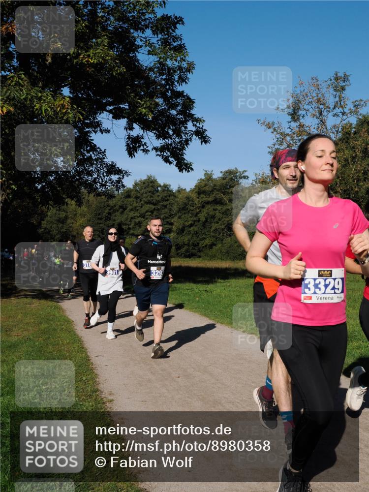 28.09.2025 - 33. Volkslauf durch das schöne Alstertal Fabian Wolf http://msf.ph/oto/8980358 28.09.2025 10:35:46 Laufen 3901, 3293, 3329 meine-sportfotos.de