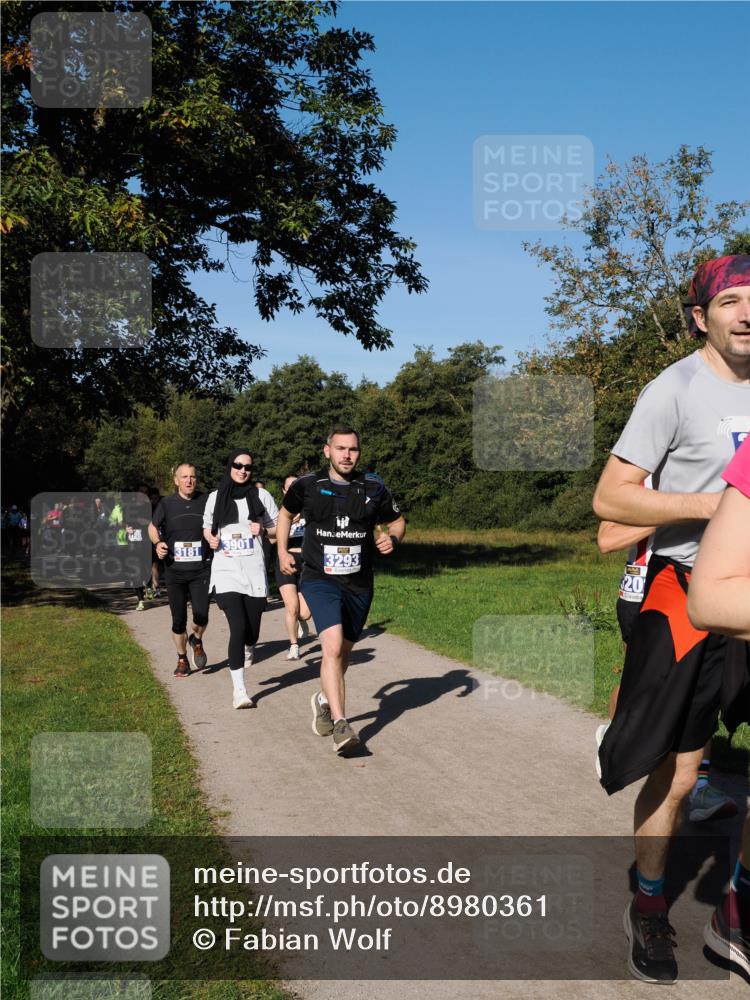 28.09.2025 - 33. Volkslauf durch das schöne Alstertal Fabian Wolf http://msf.ph/oto/8980361 28.09.2025 10:35:46 Laufen 3181, 3901, 3293, 20 meine-sportfotos.de