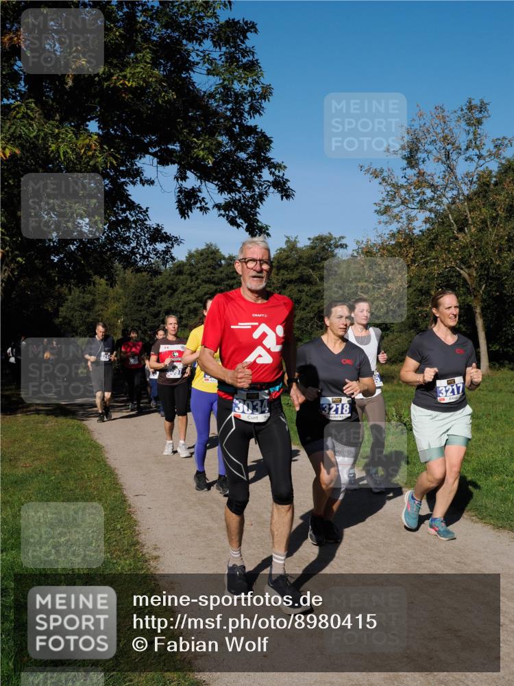 28.09.2025 - 33. Volkslauf durch das schöne Alstertal Fabian Wolf http://msf.ph/oto/8980415 28.09.2025 10:35:55 Laufen 097, 3034, 3218, 3217 meine-sportfotos.de