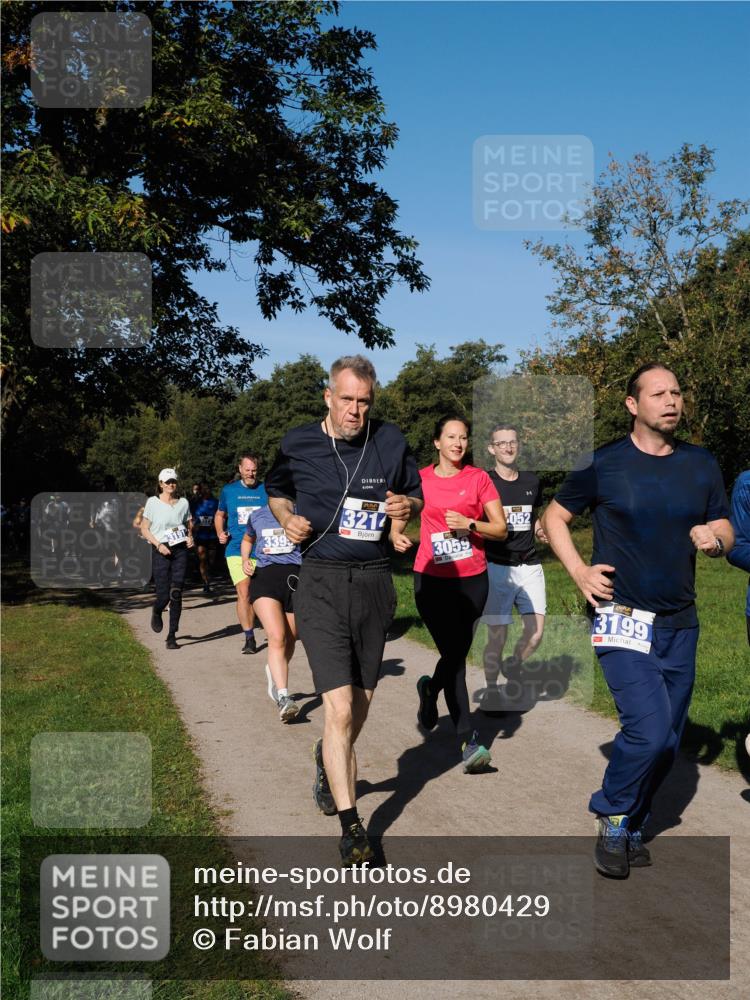 28.09.2025 - 33. Volkslauf durch das schöne Alstertal Fabian Wolf http://msf.ph/oto/8980429 28.09.2025 10:35:59 Laufen 3191, 3214, 3059, 052, 3199 meine-sportfotos.de