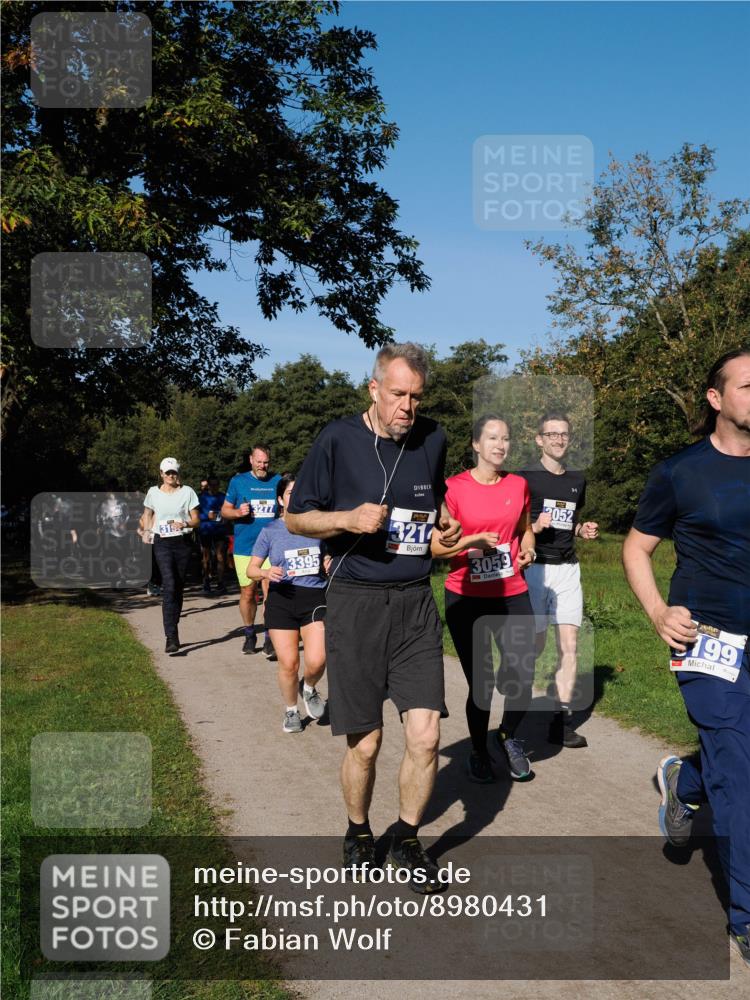 28.09.2025 - 33. Volkslauf durch das schöne Alstertal Fabian Wolf http://msf.ph/oto/8980431 28.09.2025 10:35:59 Laufen 3277, 3395, 3214, 3059, 2052, 199 meine-sportfotos.de