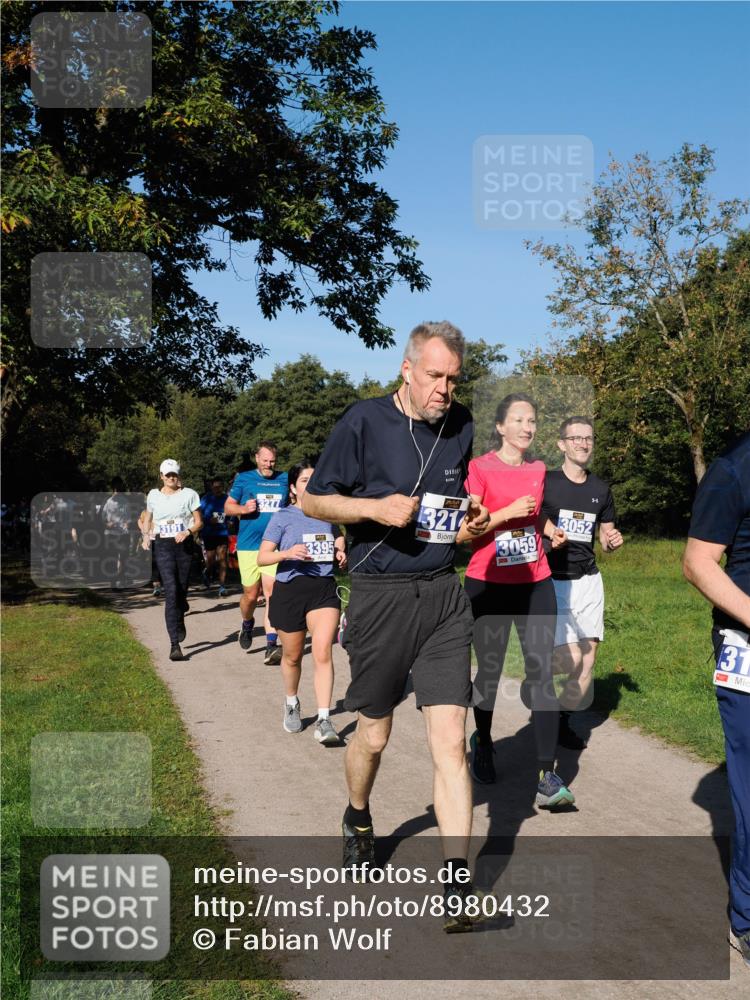 28.09.2025 - 33. Volkslauf durch das schöne Alstertal Fabian Wolf http://msf.ph/oto/8980432 28.09.2025 10:35:59 Laufen 3191, 3277, 3395, 321, 3059, 3052, 31 meine-sportfotos.de
