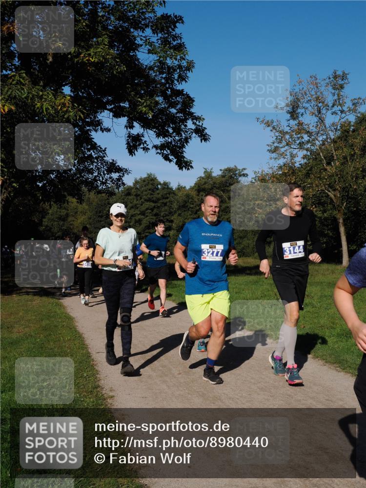 28.09.2025 - 33. Volkslauf durch das schöne Alstertal Fabian Wolf http://msf.ph/oto/8980440 28.09.2025 10:36:01 Laufen 3277, 3144 meine-sportfotos.de