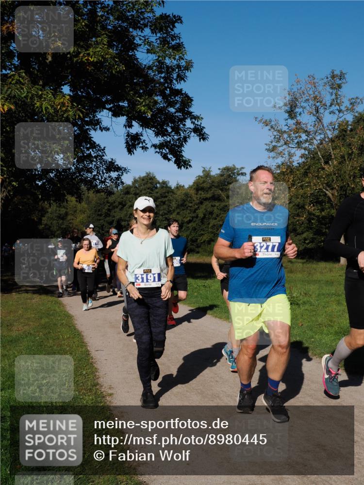 28.09.2025 - 33. Volkslauf durch das schöne Alstertal Fabian Wolf http://msf.ph/oto/8980445 28.09.2025 10:36:02 Laufen 3191, 80, 3277 meine-sportfotos.de