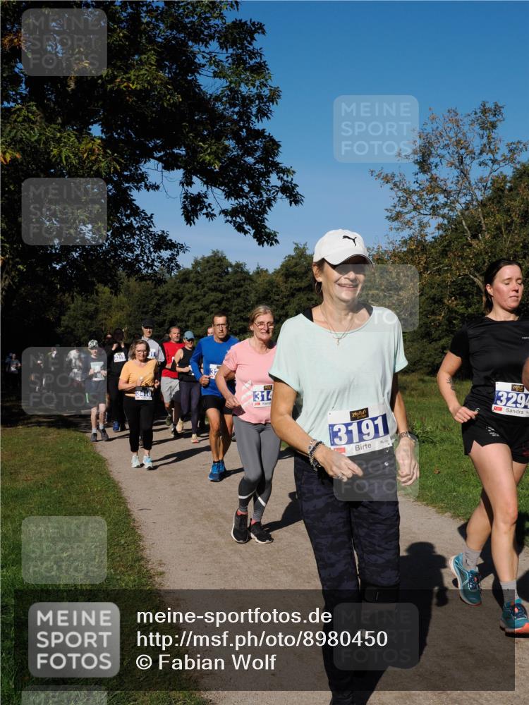28.09.2025 - 33. Volkslauf durch das schöne Alstertal Fabian Wolf http://msf.ph/oto/8980450 28.09.2025 10:36:02 Laufen 3315, 3410, 314, 3191, 3294 meine-sportfotos.de