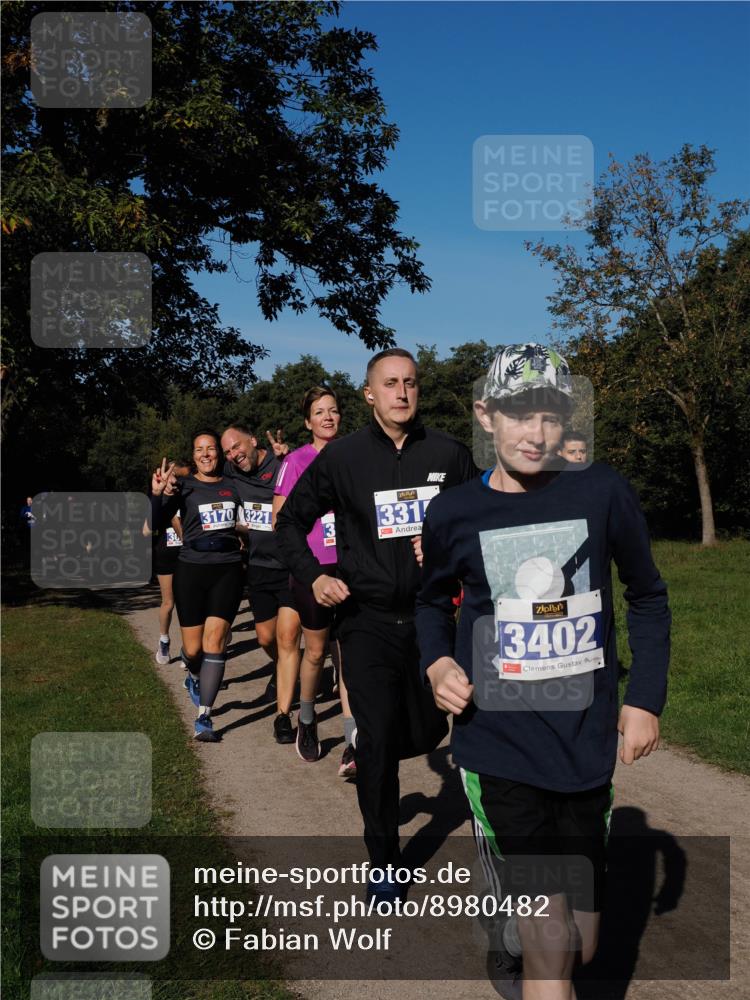28.09.2025 - 33. Volkslauf durch das schöne Alstertal Fabian Wolf http://msf.ph/oto/8980482 28.09.2025 10:36:07 Laufen 3170, 3221, 13, 331, 3402 meine-sportfotos.de