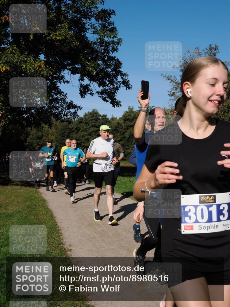 28.09.2025 - 33. Volkslauf durch das schöne Alstertal Fabian Wolf http://msf.ph/oto/8980516 28.09.2025 10:36:11 Laufen 3012, 3086, 3182, 3013 meine-sportfotos.de