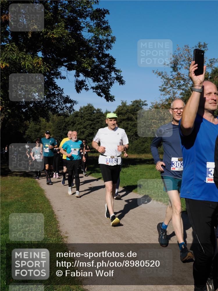 28.09.2025 - 33. Volkslauf durch das schöne Alstertal Fabian Wolf http://msf.ph/oto/8980520 28.09.2025 10:36:11 Laufen 3086, 3012, 3182, 303, 3 meine-sportfotos.de