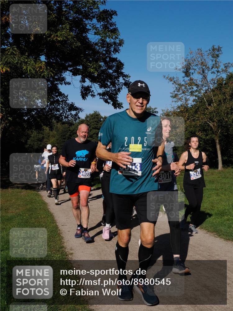 28.09.2025 - 33. Volkslauf durch das schöne Alstertal Fabian Wolf http://msf.ph/oto/8980545 28.09.2025 10:36:15 Laufen 3195, 2025, 39, 3405, 3, 3012, 3242 meine-sportfotos.de