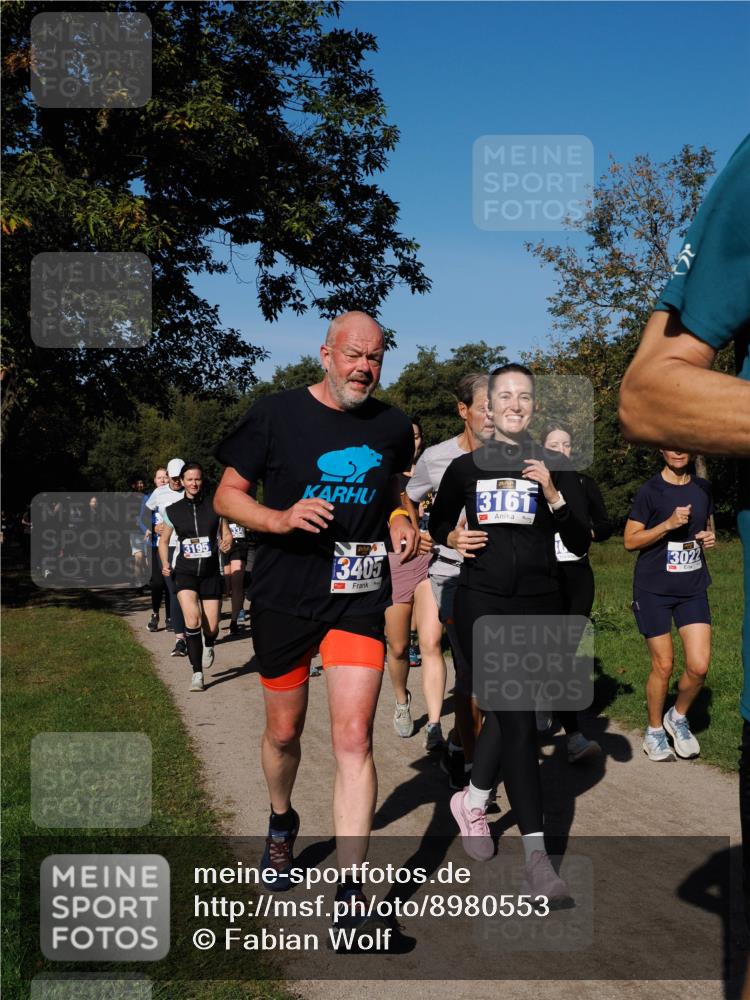 28.09.2025 - 33. Volkslauf durch das schöne Alstertal Fabian Wolf http://msf.ph/oto/8980553 28.09.2025 10:36:16 Laufen 3161, 3195, 3405, 3022 meine-sportfotos.de