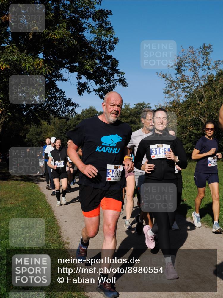 28.09.2025 - 33. Volkslauf durch das schöne Alstertal Fabian Wolf http://msf.ph/oto/8980554 28.09.2025 10:36:16 Laufen 3195, 3405, 316, 302 meine-sportfotos.de