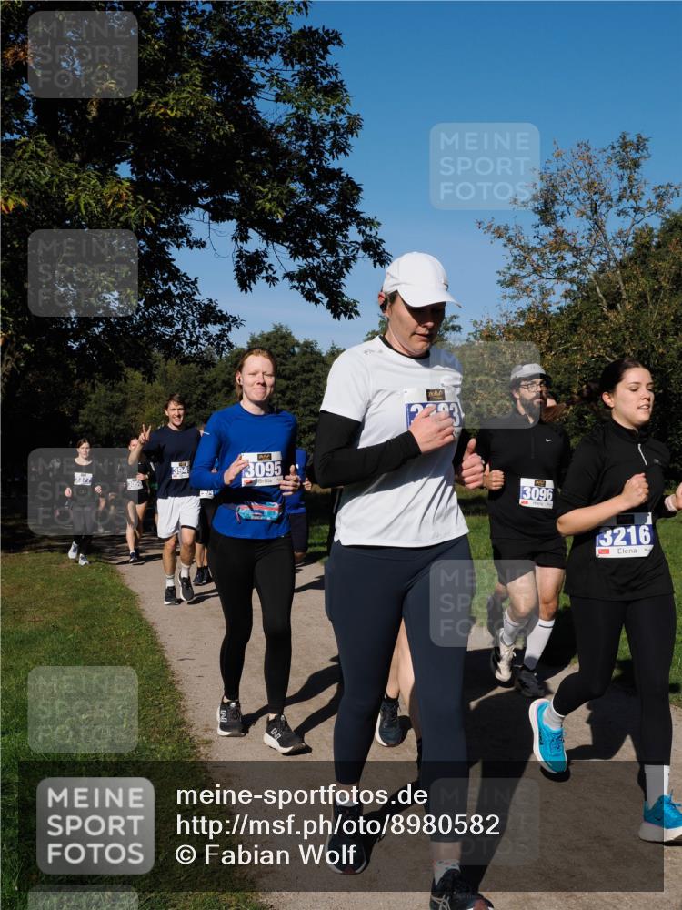 28.09.2025 - 33. Volkslauf durch das schöne Alstertal Fabian Wolf http://msf.ph/oto/8980582 28.09.2025 10:36:19 Laufen 3095, 3096, 3216 meine-sportfotos.de