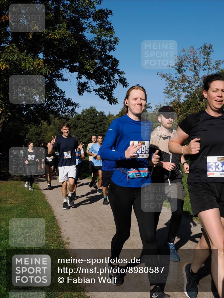28.09.2025 - 33. Volkslauf durch das schöne Alstertal Fabian Wolf http://msf.ph/oto/8980587 28.09.2025 10:36:20 Laufen 3377, 394, 095, 334 meine-sportfotos.de