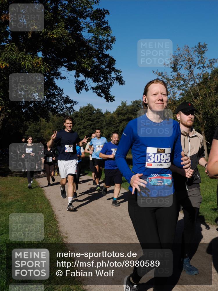 28.09.2025 - 33. Volkslauf durch das schöne Alstertal Fabian Wolf http://msf.ph/oto/8980589 28.09.2025 10:36:20 Laufen 3377, 3949, 13233, 3095 meine-sportfotos.de