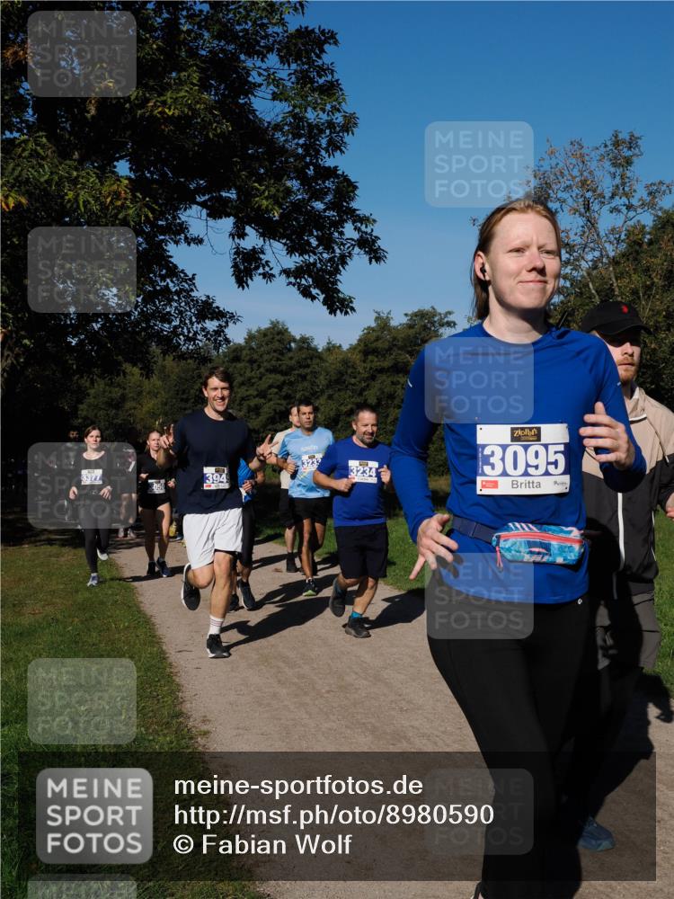 28.09.2025 - 33. Volkslauf durch das schöne Alstertal Fabian Wolf http://msf.ph/oto/8980590 28.09.2025 10:36:20 Laufen 394, 3233, 3234, 3095 meine-sportfotos.de