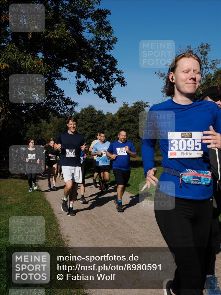 28.09.2025 - 33. Volkslauf durch das schöne Alstertal Fabian Wolf http://msf.ph/oto/8980591 28.09.2025 10:36:20 Laufen 3234, 3949, 23, 3095 meine-sportfotos.de