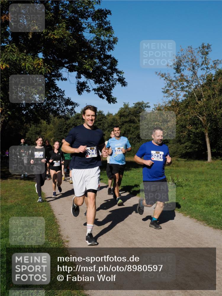 28.09.2025 - 33. Volkslauf durch das schöne Alstertal Fabian Wolf http://msf.ph/oto/8980597 28.09.2025 10:36:21 Laufen 3050, 3949, 3233, 3234 meine-sportfotos.de