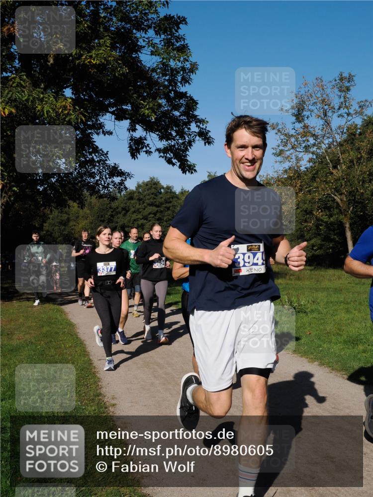 28.09.2025 - 33. Volkslauf durch das schöne Alstertal Fabian Wolf http://msf.ph/oto/8980605 28.09.2025 10:36:21 Laufen 3377, 9054, 394 meine-sportfotos.de