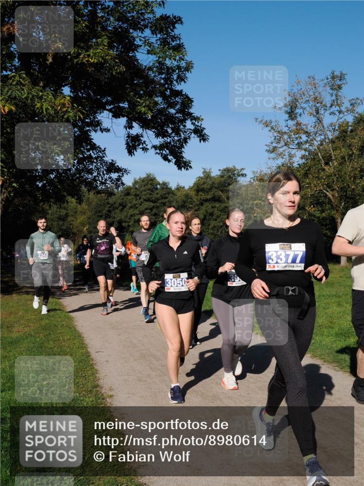 28.09.2025 - 33. Volkslauf durch das schöne Alstertal Fabian Wolf http://msf.ph/oto/8980614 28.09.2025 10:36:23 Laufen 3348, 3050, 3377 meine-sportfotos.de