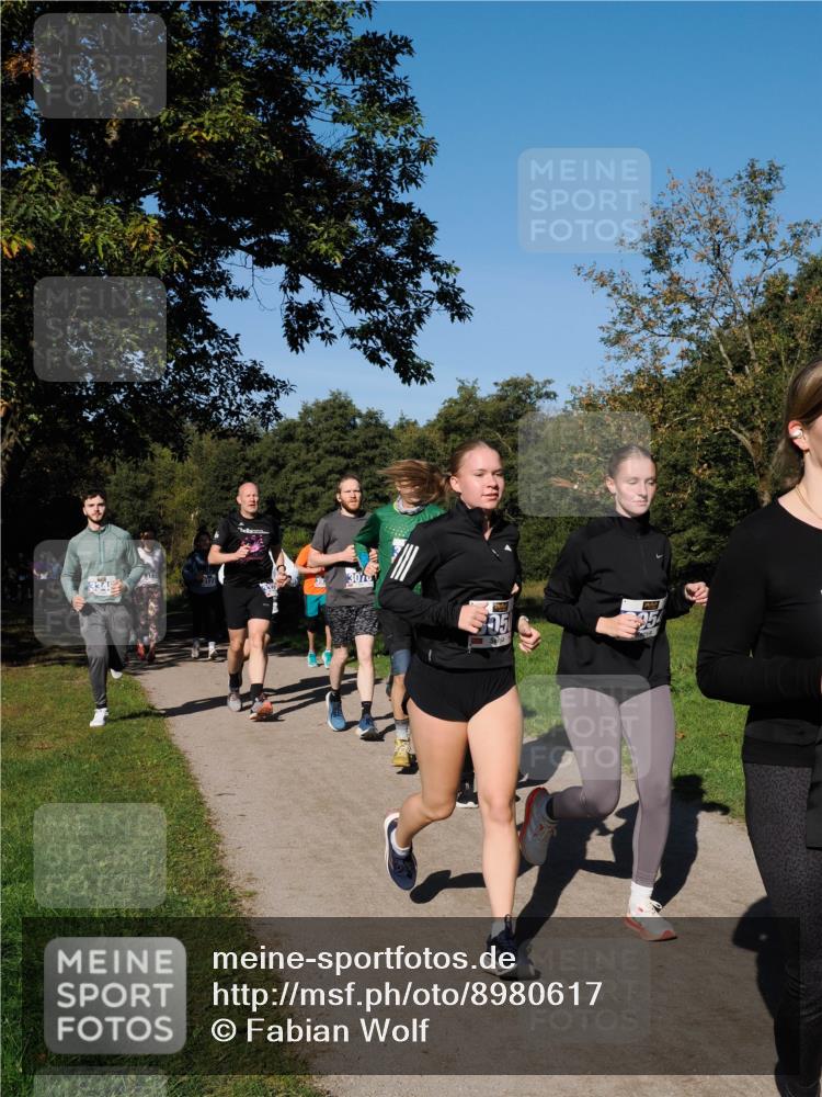 28.09.2025 - 33. Volkslauf durch das schöne Alstertal Fabian Wolf http://msf.ph/oto/8980617 28.09.2025 10:36:23 Laufen 323, 75, 95 meine-sportfotos.de