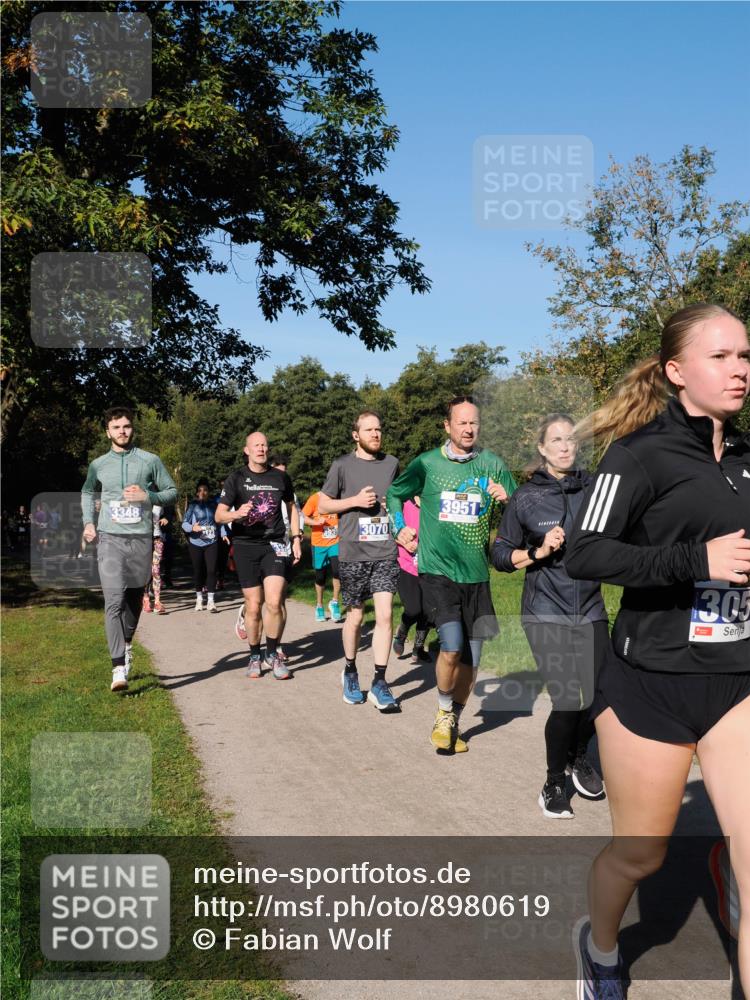 28.09.2025 - 33. Volkslauf durch das schöne Alstertal Fabian Wolf http://msf.ph/oto/8980619 28.09.2025 10:36:24 Laufen 3348, 3070, 3951, 305 meine-sportfotos.de