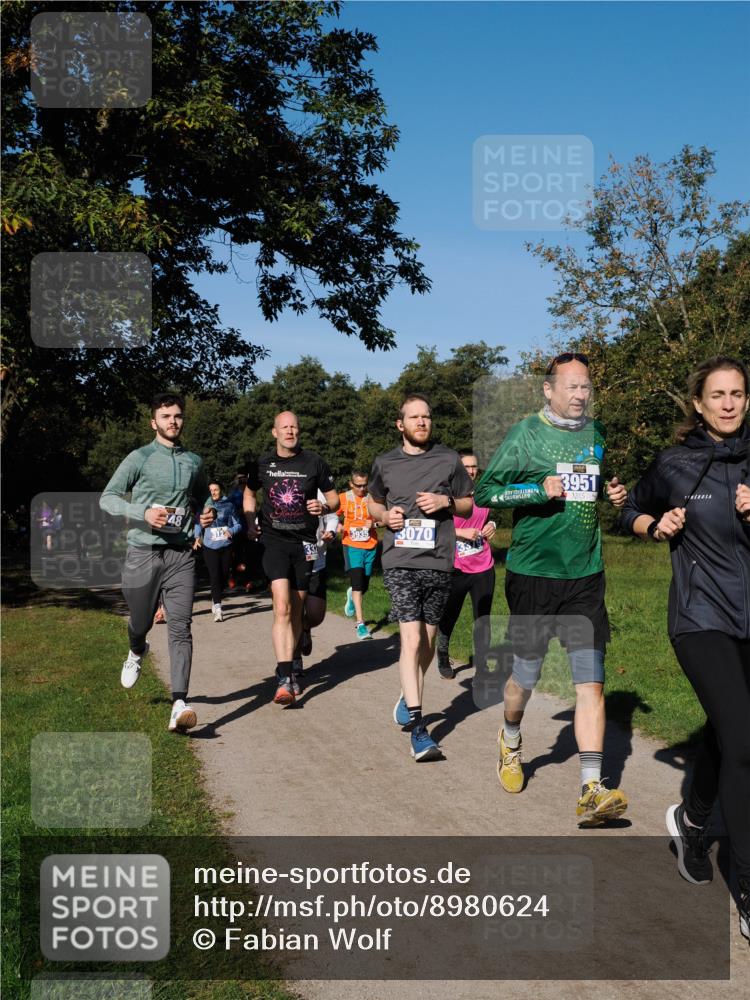 28.09.2025 - 33. Volkslauf durch das schöne Alstertal Fabian Wolf http://msf.ph/oto/8980624 28.09.2025 10:36:24 Laufen 3935, 3070, 3951 meine-sportfotos.de