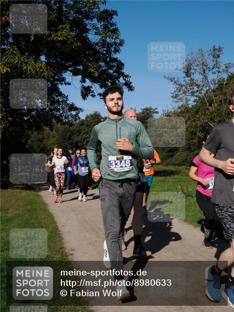 28.09.2025 - 33. Volkslauf durch das schöne Alstertal Fabian Wolf http://msf.ph/oto/8980633 28.09.2025 10:36:26 Laufen 3130, 3123, 3348 meine-sportfotos.de