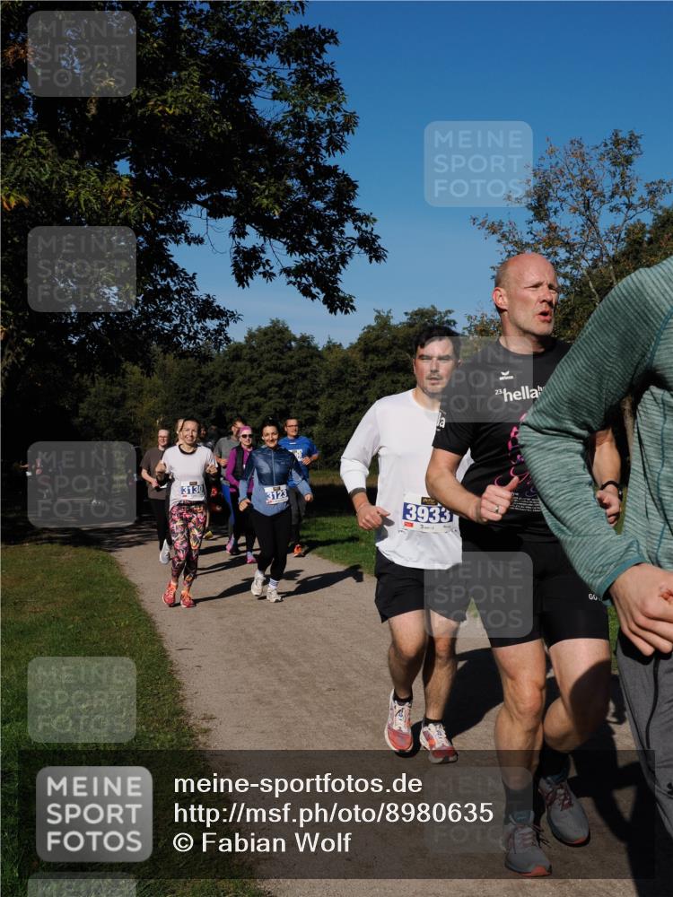 28.09.2025 - 33. Volkslauf durch das schöne Alstertal Fabian Wolf http://msf.ph/oto/8980635 28.09.2025 10:36:26 Laufen 3130, 3123, 3933 meine-sportfotos.de