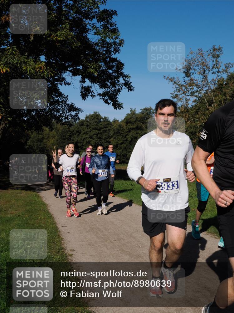 28.09.2025 - 33. Volkslauf durch das schöne Alstertal Fabian Wolf http://msf.ph/oto/8980639 28.09.2025 10:36:27 Laufen 3130, 32, 3123, 3009, 933 meine-sportfotos.de