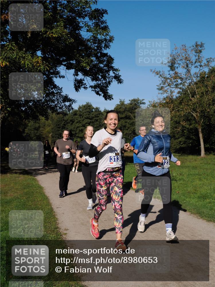 28.09.2025 - 33. Volkslauf durch das schöne Alstertal Fabian Wolf http://msf.ph/oto/8980653 28.09.2025 10:36:28 Laufen 3090, 3958, 13130, 123 meine-sportfotos.de