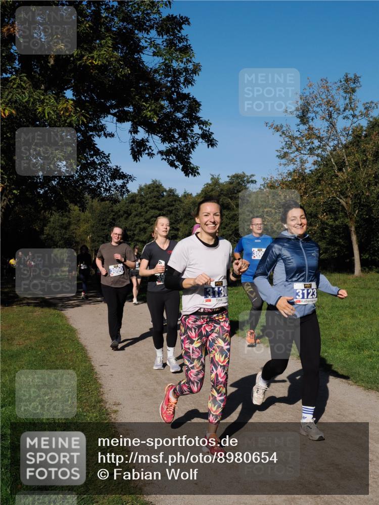 28.09.2025 - 33. Volkslauf durch das schöne Alstertal Fabian Wolf http://msf.ph/oto/8980654 28.09.2025 10:36:28 Laufen 3090, 3130, 300, 13123 meine-sportfotos.de
