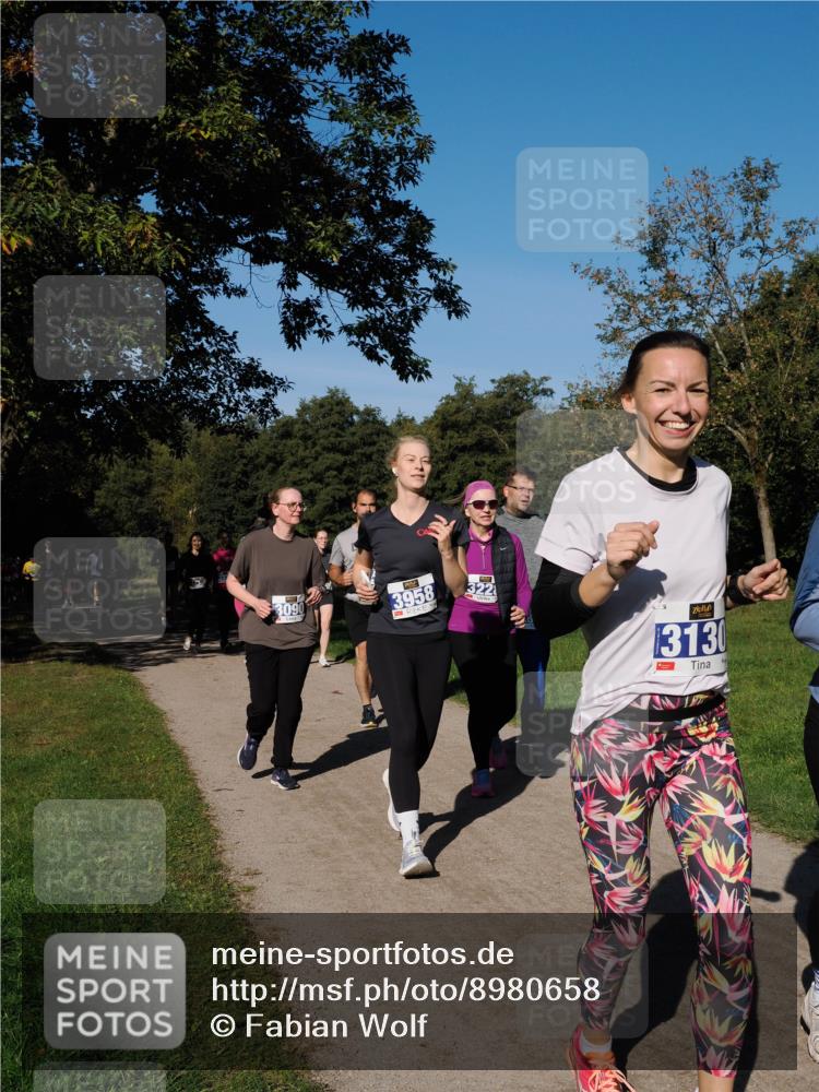 28.09.2025 - 33. Volkslauf durch das schöne Alstertal Fabian Wolf http://msf.ph/oto/8980658 28.09.2025 10:36:29 Laufen 3090, 3958, 322, 3130, 1 meine-sportfotos.de