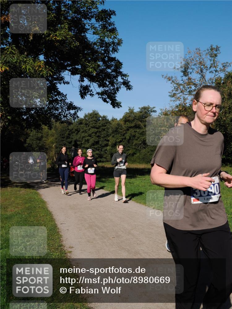 28.09.2025 - 33. Volkslauf durch das schöne Alstertal Fabian Wolf http://msf.ph/oto/8980669 28.09.2025 10:36:31 Laufen 3397, 3090 meine-sportfotos.de