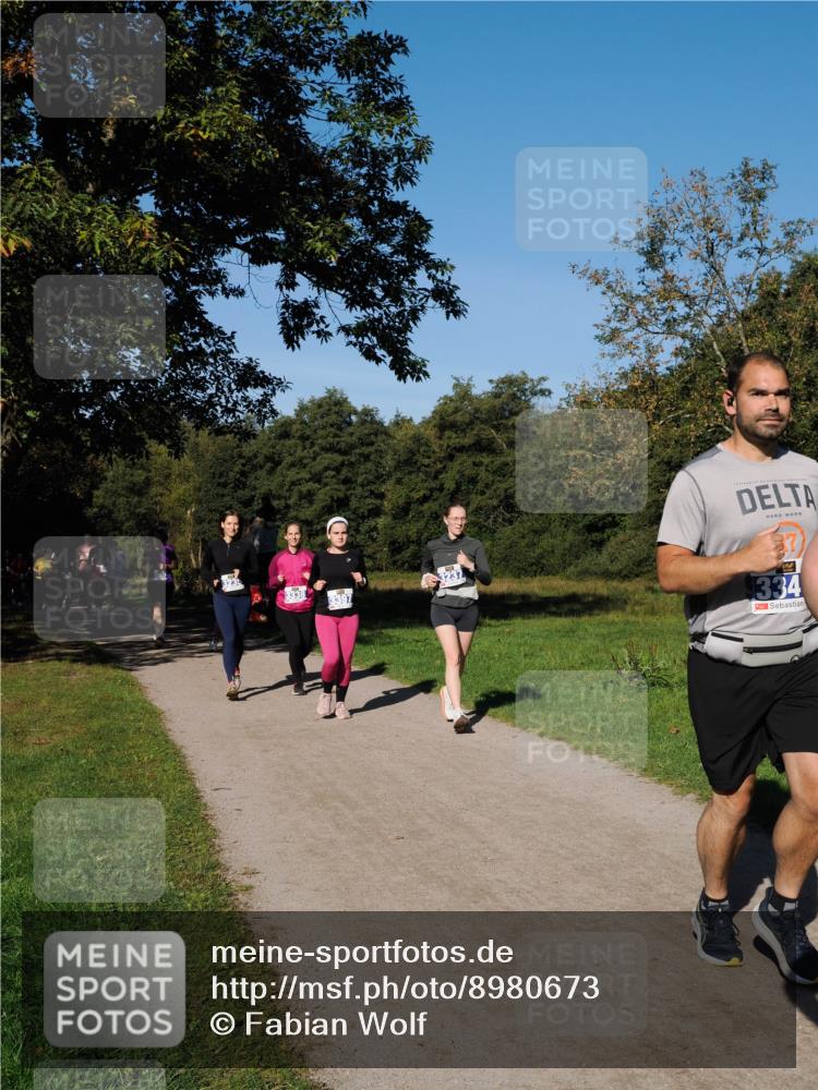28.09.2025 - 33. Volkslauf durch das schöne Alstertal Fabian Wolf http://msf.ph/oto/8980673 28.09.2025 10:36:31 Laufen 323, 3338, 3397, 3237, 334 meine-sportfotos.de
