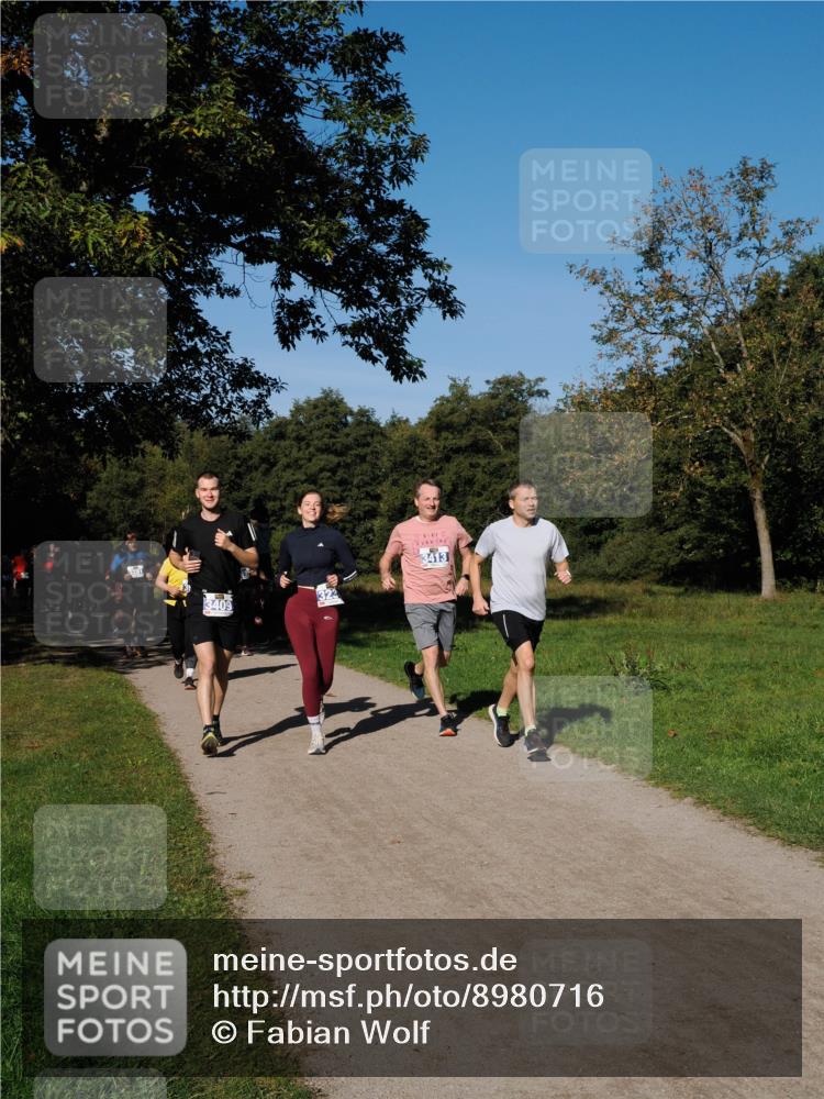 28.09.2025 - 33. Volkslauf durch das schöne Alstertal Fabian Wolf http://msf.ph/oto/8980716 28.09.2025 10:36:40 Laufen 3409, 3413 meine-sportfotos.de
