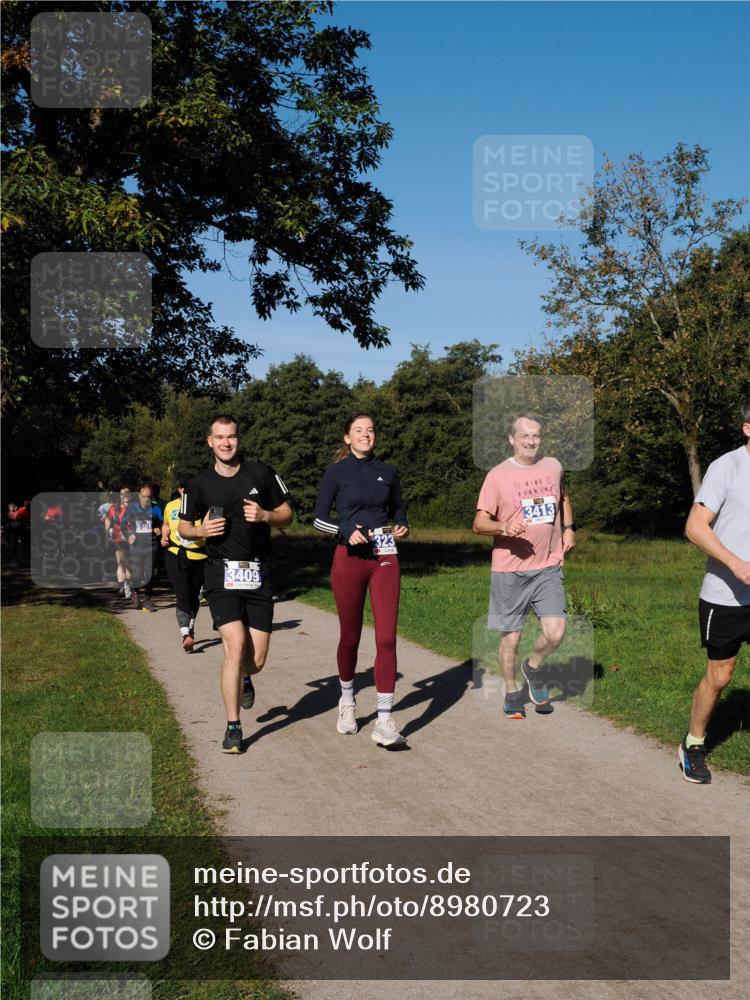 28.09.2025 - 33. Volkslauf durch das schöne Alstertal Fabian Wolf http://msf.ph/oto/8980723 28.09.2025 10:36:41 Laufen 3281, 3409, 323, 3413 meine-sportfotos.de