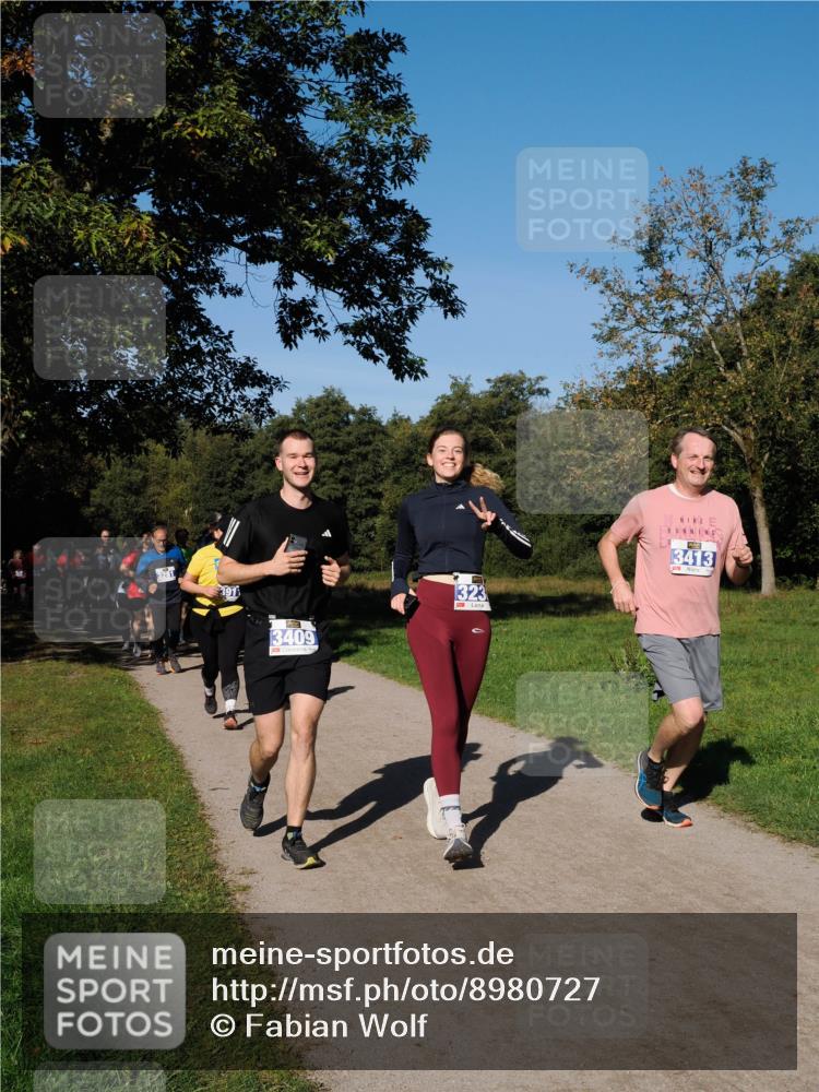 28.09.2025 - 33. Volkslauf durch das schöne Alstertal Fabian Wolf http://msf.ph/oto/8980727 28.09.2025 10:36:41 Laufen 3911, 3409, 323, 3413 meine-sportfotos.de