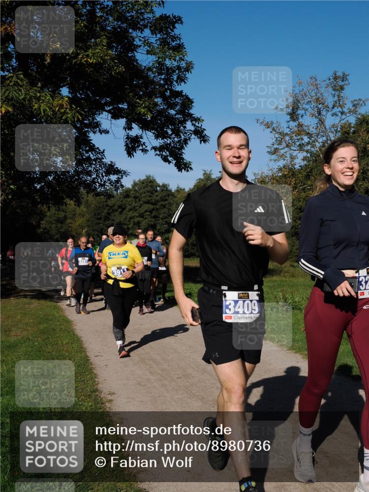 28.09.2025 - 33. Volkslauf durch das schöne Alstertal Fabian Wolf http://msf.ph/oto/8980736 28.09.2025 10:36:42 Laufen 3281, 391, 3409 meine-sportfotos.de