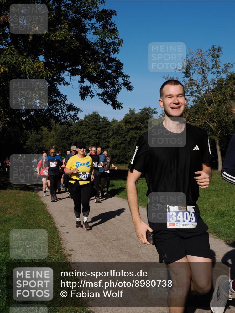 28.09.2025 - 33. Volkslauf durch das schöne Alstertal Fabian Wolf http://msf.ph/oto/8980738 28.09.2025 10:36:42 Laufen 3252, 3281, 3911, 3409 meine-sportfotos.de