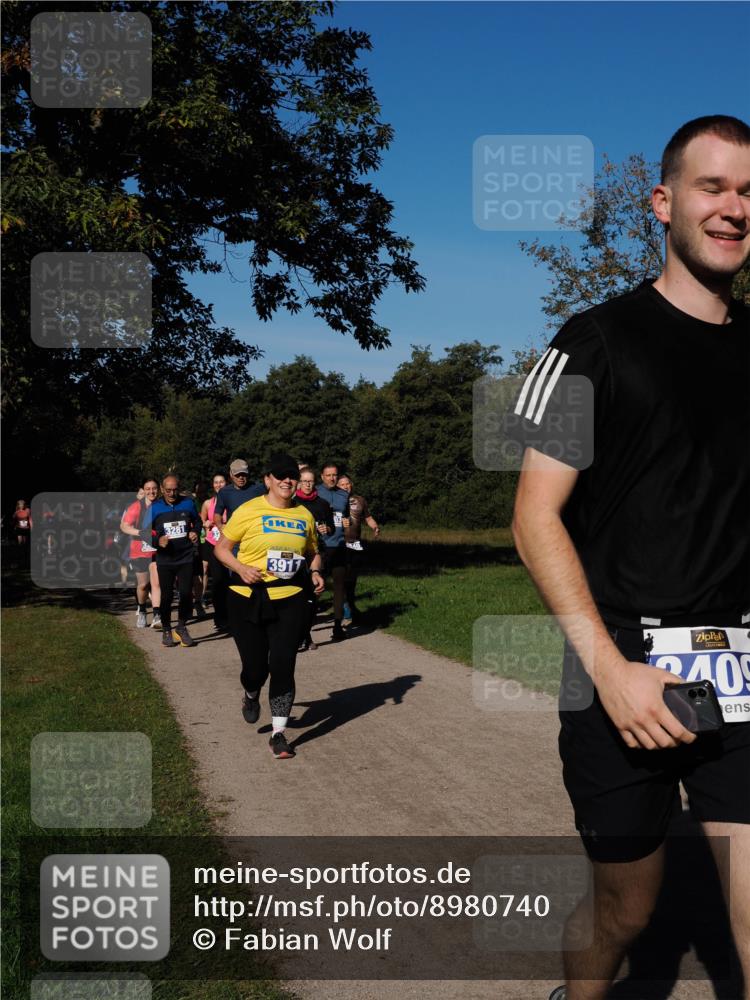 28.09.2025 - 33. Volkslauf durch das schöne Alstertal Fabian Wolf http://msf.ph/oto/8980740 28.09.2025 10:36:43 Laufen 3281, 3911, 3409 meine-sportfotos.de
