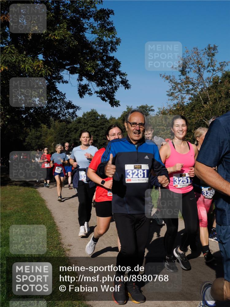 28.09.2025 - 33. Volkslauf durch das schöne Alstertal Fabian Wolf http://msf.ph/oto/8980768 28.09.2025 10:36:47 Laufen 3126, 3281, 3251, 13350 meine-sportfotos.de